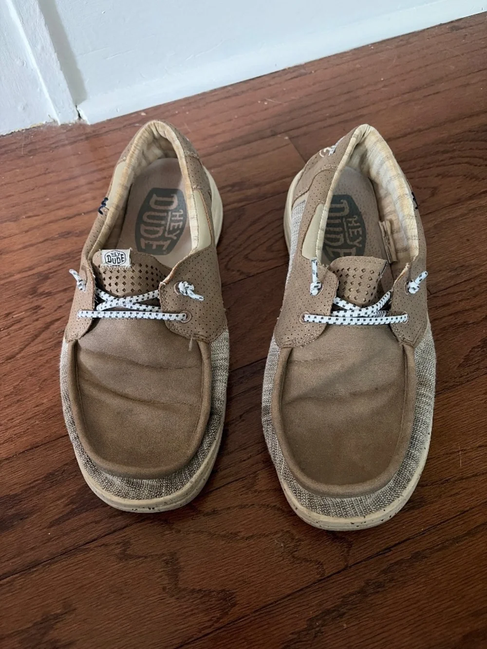 Men’s Size 11 brown Hey Dude shoes